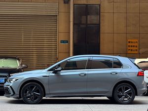 Exportation vers l'Algérie : Volkswagen <span class=keywords><strong>Golf</strong></span> 8 2024, berline, <span class=keywords><strong>5</strong></span> <span class=keywords><strong>portes</strong></span>, <span class=keywords><strong>5</strong></span> places, <span class=keywords><strong>Golf</strong></span> 85 R Line, 1.5T, traction avant, pneus R17, voitures d'occasion - Product Image 4