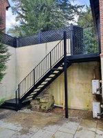 Escalier extérieur en métal robuste, escalier extérieur en acier galvanisé à chaud avec marches en treillis antidérapantes pour usage industriel