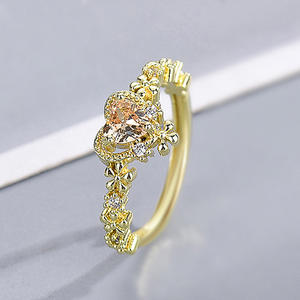 Anello Floreale Q769 da Donna con Zirconia Cubica Ovale e Incastonatura Pavé, Gioiello di Moda per Matrimonio - Product Image 1