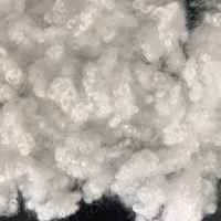 Fibre de polyester ignifuge non siliconée, creuse et conjuguée, de qualité supérieure, recyclée en usine, 15D 64mm HCNS, pour rembourrage