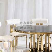 Table ronde de mariage de luxe moderne pour événements hôteliers, banquets, avec base en acier inoxydable doré et plateau en verre noir