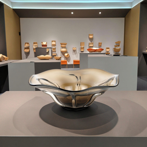 Bol en verre de pièce maîtresse de Murano de couleur chocolat, bord ondulé et base texturée. Idéal pour <span class=keywords><strong>la</strong></span> décoration intérieure, l'affichage d'art - Product Image 3