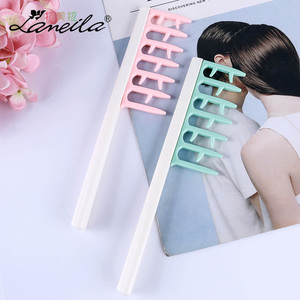 Wholesale Professinal Curly Hair Comb Scratch Shape Comb Beauty Tools Massage Plastic Hair Brush Comb Private Label C137