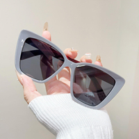 Lunettes de soleil œil-de-chat tendance en gros : monture amincissante polyvalente, lunettes de créateur sophistiquées pour influenceurs