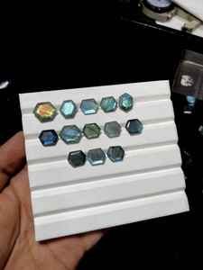 Lot de pierres précieuses en labradorite facettées de qualité supérieure, formes variées, pour la création de bijoux - Product Image 1