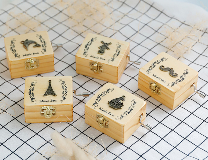 Chất Lượng Tốt Nhất Tùy Chỉnh Trẻ Em Mini Hand Crank Khắc Âm Nhạc Bằng Gỗ