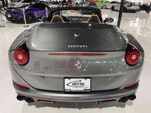 Autos Usados en Venta: T 2017-2023, 2 Puertas, Convertible, Color Oscuro, Tracción Trasera, Asientos de Cuero, Techo Corredizo de Aluminio - Product Image 2