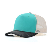 Gorra Trucker de Malla y Sarga con Bloques de Color y Bordado de Parches, OEM ODM, Fábrica BSCI para Gorras de Marca Urbana, MOQ 50, Muestra Rápida en 3 Días