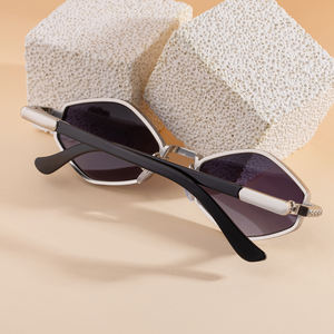 <span class=keywords><strong>Gafas</strong></span> de Sol KAJILA al por Mayor, Modernas, de Diseño, con Logotipo Personalizado, Montura Metálica en Forma de Diamante, Protección UV400, para Mujer - Product Image 4