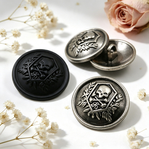 Botones Redondos con Relieve 3D de Calavera Plateados en Negro Estilo Antiguo, Botones con Vástago para Abrigos, Jeans y Accesorios de Ropa - Product Image 1