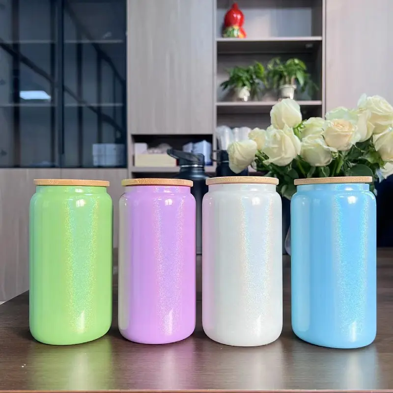 Desain Baru 16Oz Holographic Shimmer Mug Putih dengan Tutup Bambu dan Jerami Kosong Sublimasi Glitter Shimmer Dapat Kaca Mug