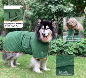 Serviettes pour animaux de compagnie Petdom Wholesale à séchage super rapide et absorbantes, douces, en microfibre, confortables, pour le bain, peignoir pour chien - Product Image 2