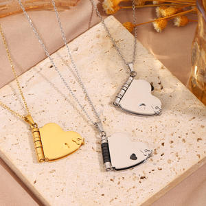 Nuovo cuore collana <span class=keywords><strong>per</strong></span> le donne in acciaio inox inciso <span class=keywords><strong>coppia</strong></span> pendente aperto lettera d'amore <span class=keywords><strong>regalo</strong></span> personalizzato <span class=keywords><strong>per</strong></span> i suoi gioielli romantici - Product Image 4