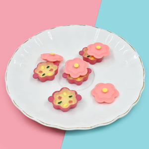 Divertidos Mini Accesorios de Resina para Cocina: Olla de Sopa 3D y Miniatura de Muslo de Pollo con Pan, Encantos de Comida en Miniatura - Product Image 3