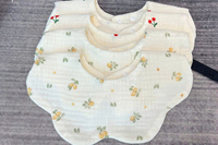Bavoirs pour bébé personnalisés en coton mousseline, à motifs floraux, double couche, absorbants, pliables, avec bouton pression, 0-12 mois, Vietnam