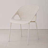 Chaise de salle à manger en plastique empilable moderne, écologique et durable, chaise de restaurant de luxe contemporaine empilable pour l'extérieur