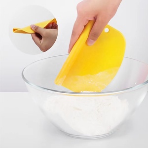 Raspador de cocina 2 en 1, raspador de masa de acero inoxidable y juego de raspador de tazón de PE con medición - Product Image 3