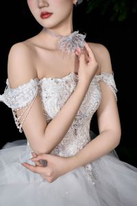 Design moderne Robe de mariée pour <span class=keywords><strong>femme</strong></span> à épaules dénudées Robes de mariée en dentelle pour femmes avec <span class=keywords><strong>jupe</strong></span> de longueur au sol - Product Image 4