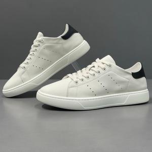 Chaussures blanches minimalistes de luxe pour hommes et femmes, respirantes et polyvalentes, avec surface en cuir - Product Image 4
