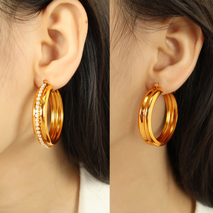 Boucles d'oreilles créoles en acier titane avec zircon, grand cercle, pour femme, à porter au quotidien - Product Image 4