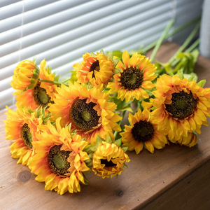 Flor Artificial de Girasol de Seda de 50 cm, Color Amarillo Oscuro y Amarillo Claro, Decoración para el Hogar, Navidad, Marca West Lake Butterfly - Product Image 3