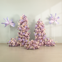 Set Menara Bunga Lavender Ungu Ajaib dengan Bunga Kertas Raksasa untuk Dekorasi Latar Panggung Pernikahan Bergaya Dongeng yang Memesona