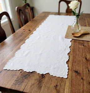 Caminos de Mesa Blancos de Algodón Hechos a Mano al por Mayor con Bordado de Diseño Floral Personalizado para el Hogar o Fiestas en Hoteles - Product Image 1