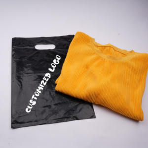<span class=keywords><strong>Sac</strong></span> de courses en plastique noir de haute qualité avec logo personnalisé, <span class=keywords><strong>sac</strong></span> d'emballage en plastique LDPE HDPE avec poignée découpée - Product Image 3