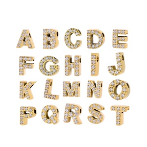 Abalorio Deslizante con Inicial Incrustada |   Abalorio de Letra del Alfabeto Chapado en Oro PVD de 18K con Incrustaciones de Diamantes de Imitación en Acero Inoxidable |   Impermeable e Hipoalergénico - Product Image 1