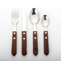 Lot de 12 couteaux à steak de qualité supérieure avec manche en bois et lame dentelée en acier 2Cr13 pour restaurants, barbecues et traiteurs