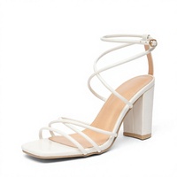 Sandales à talons hauts carrés pour femmes avec bride cheville et brides croisées, talon épais, chaussures habillées idéales pour les mariages et les soirées