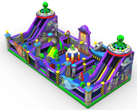 Structure de jeu spatiale combinée avec toboggan requin, parcours à roues, château gonflable, aire d'escalade commerciale, pour fêtes promotionnelles et location