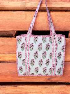 Sac de transport matelassé en coton doux avec motif floral indien artisanal, conçu pour un confort quotidien, le rangement et un transport facile - Product Image 3