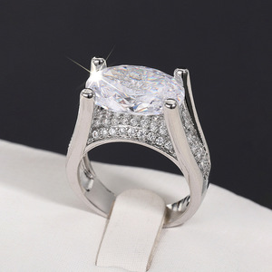 Anello Ovale Classico in Lega Metallica Lucida per Donna, Accessorio Moda per Feste, Balli e Abiti Formali - Product Image 2