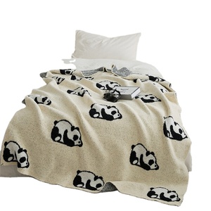Couverture tricotée de luxe en demi-velours de haute qualité à motif de <span class=keywords><strong>panda</strong></span> de classe A pour enfants adultes décoration de la maison vente en gros - Product Image 1