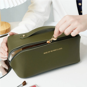 2025, venta al por mayor, bolsa de cosméticos de cuero PU a la moda, logotipo personalizado, almohada cuadrada de viaje impermeable, cremallera, maquillaje geométrico para damas de honor - Product Image 6