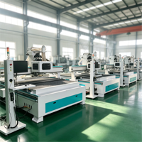 Routeur CNC à bois ATC 2130 1325 compatible avec les perceuses et les chargeurs/déchargeurs automatiques pour la production de meubles sur mesure et d'armoires