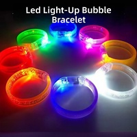 LED-Armbänder aus Kunststoff, batteriebetrieben, leuchtend, 7 Farben blinkend, Weihnachtsparty-Zubehör, Feiertagsartikel
