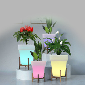 Grands pots <span class=keywords><strong>de</strong></span> fleurs d'extérieur en <span class=keywords><strong>colonne</strong></span> pour pots <span class=keywords><strong>de</strong></span> fleurs d'extérieur éclairés, pots <span class=keywords><strong>de</strong></span> fleurs éclairés à LED rotomoulés - Product Image 5