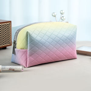 Sac de rangement de maquillage de voyage en plein air carré dégradé cosmétique pour femmes de nouveau design - Product Image 1