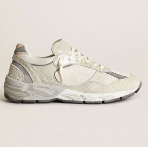 Zapatos de Diseñador, Modernos y Novedosos, Zapatillas con Plataforma Golden Star, Estilo Clásico Doodle, Zapatos Deportivos de Moda en Cuero Blanco y Negro - Product Image 5