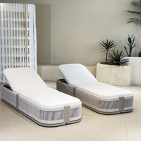 Chaise longue de piscine avec côtés en corde, coussin et dossier réglable pour terrasse extérieure
