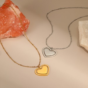 <span class=keywords><strong>Collana</strong></span> <span class=keywords><strong>con</strong></span> ciondolo a cuore rotante in acciaio inossidabile placcato oro 18 carati, stile semplice, lucido, ideale per incisione - Articolo caldo! - Product Image 3