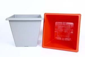 Pot de fleurs carré en plastique PP, large ouverture, corps conique, 3 options de couleur, design moderne minimaliste pour jardin intérieur et extérieur - Product Image 5