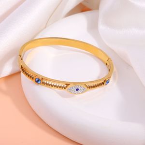 Nuovo Bracciale Geometrico in Acciaio al Titanio Placcato Oro 18K, Non Sbiadisce, con Zirconi Vintage, per Fidanzamento - Product Image 6
