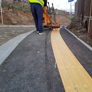 آلة وضع علامات على الطرق تشكيلة من أضلع جانبية وخط أساس ترموبلاستيكي مُزين بخط مسمار طويل الأمد - Product Image 1