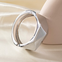 Bracelet jonc géométrique plaqué or poli à facettes, avec charnière à ressort, pour femme - Collection 2027