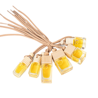 Diffuseur de parfum pour voiture en verre miniature haut de gamme avec bouchon en bois naturel pour une présentation suspendue de luxe