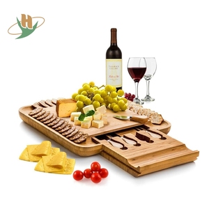 Tabla de queso de bambú sólido, totalmente natural, con cuchillos - Product Image 3