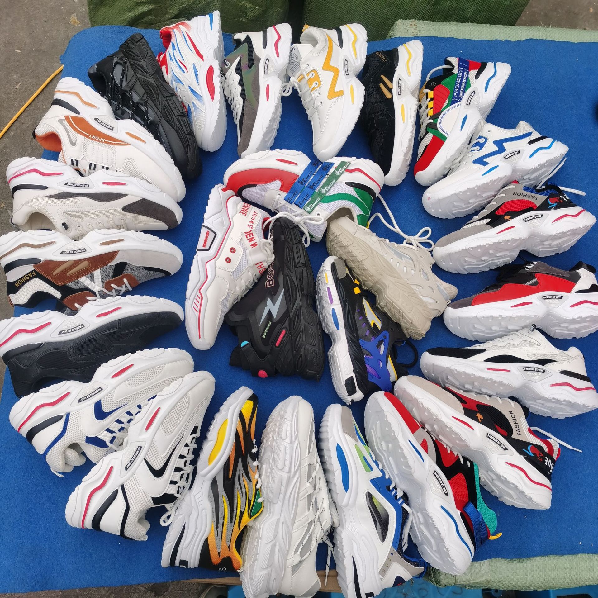 Scarpa a buon mercato fornitori Casual Scarpe sportive a buon mercato Stock Scarpe 3 Euro Stock Sport uomo adulti all'ingrosso